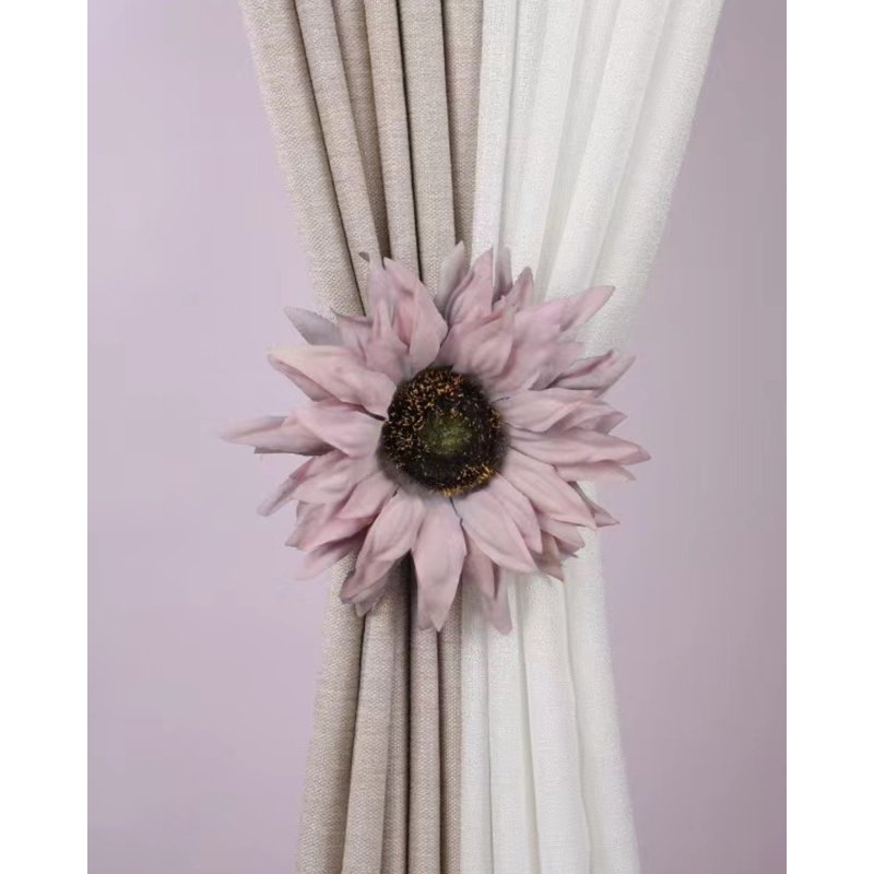  Embrasse Lonas, Rose