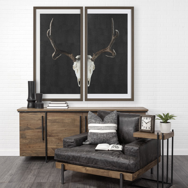 «Deer Skull-L» par Chris Dunker, reproduction d'art encadrée à la main avec passe-partout texturé, 33.0L x 2.5W x 63.0H, 2