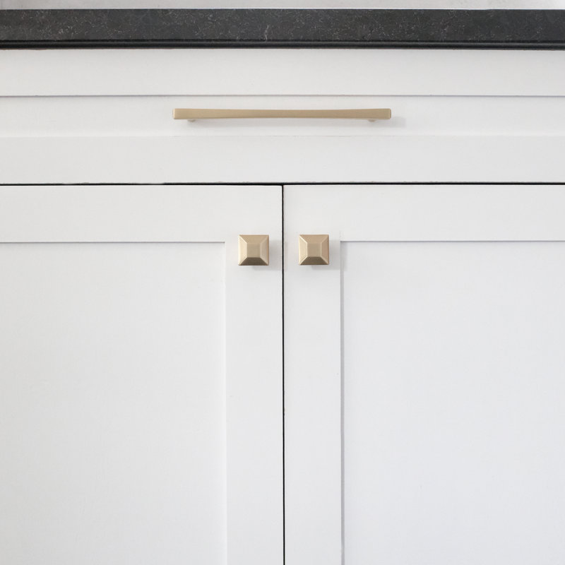 Diamond Tapered Bar / Handle Pull, Satin Brass, 6"