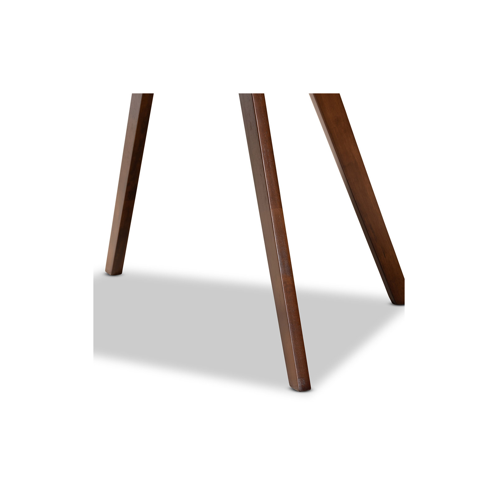 Cavato 39.4'' Round Dining Table
