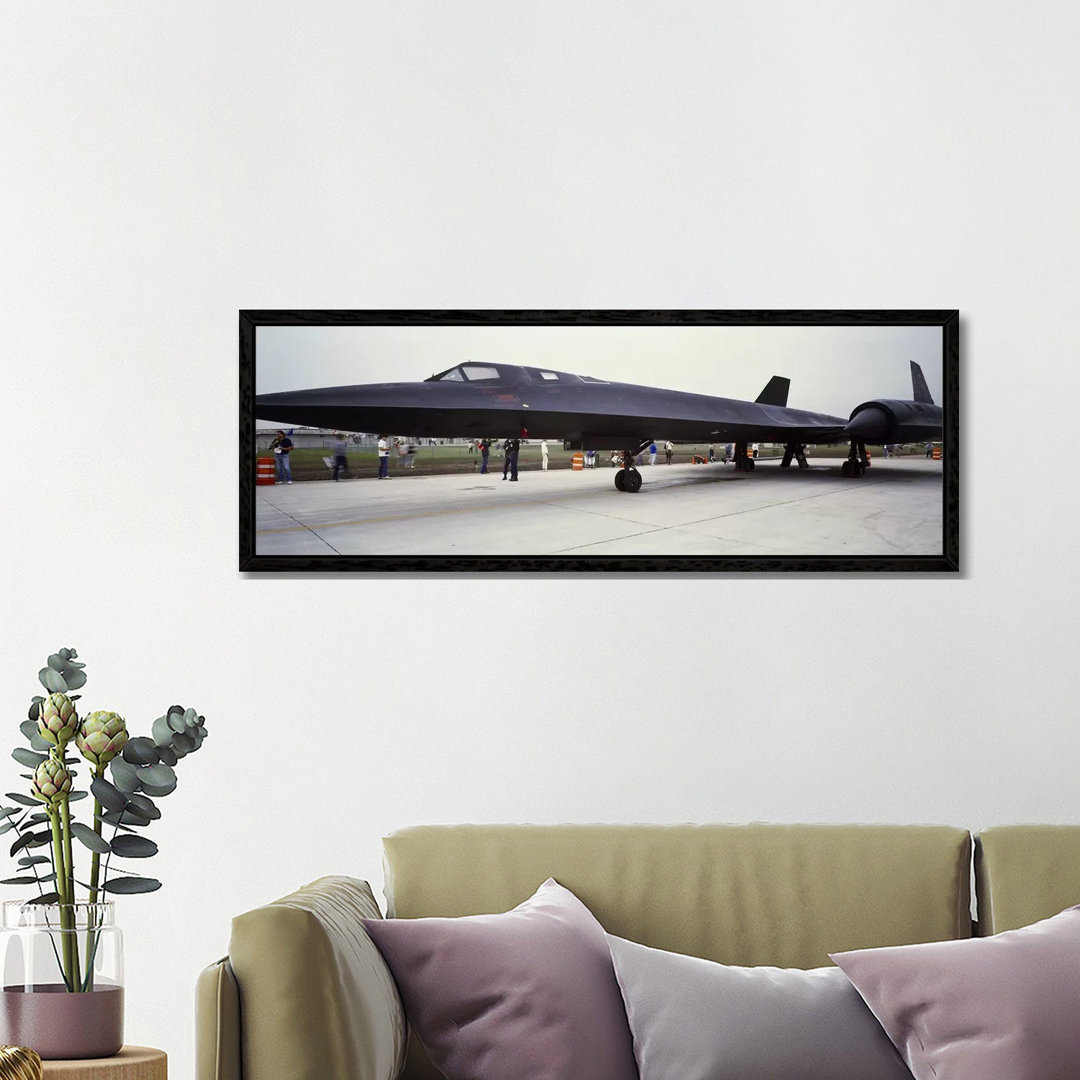 Lockheed SR-71 Blackbird On A Runway von Panoramic Images - Panoramic Gallery-Wrapped Canvas Giclée on Canvas