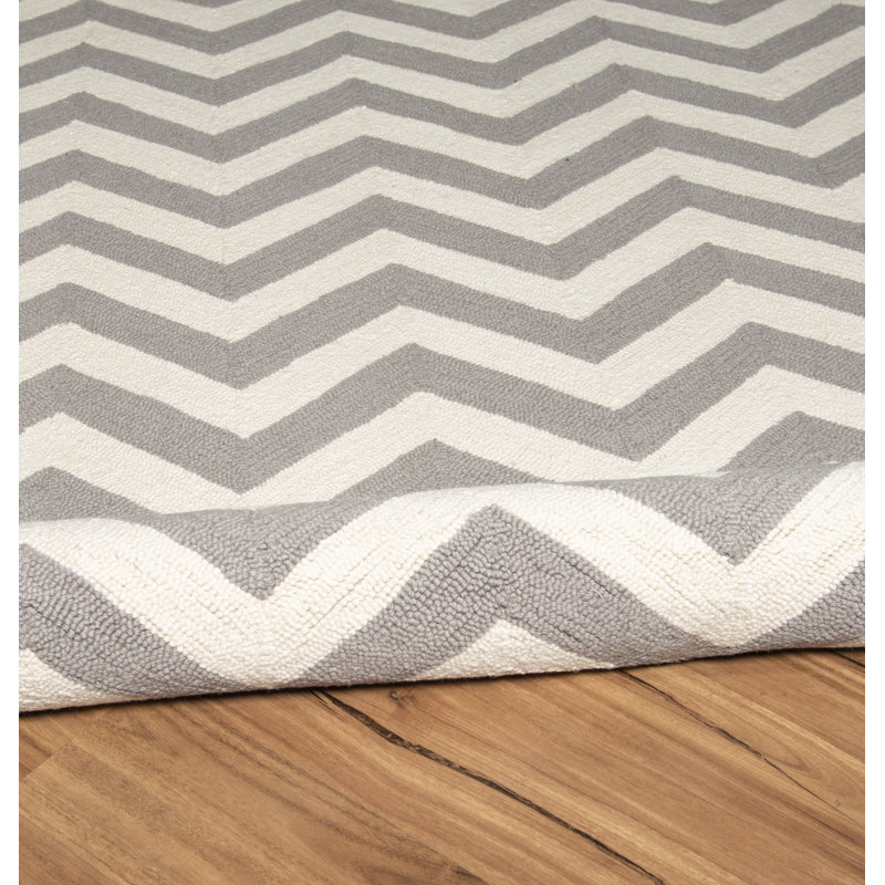 Hand Hooked Wool Chevron Indoor Rug, Rectangle 5' x 7'