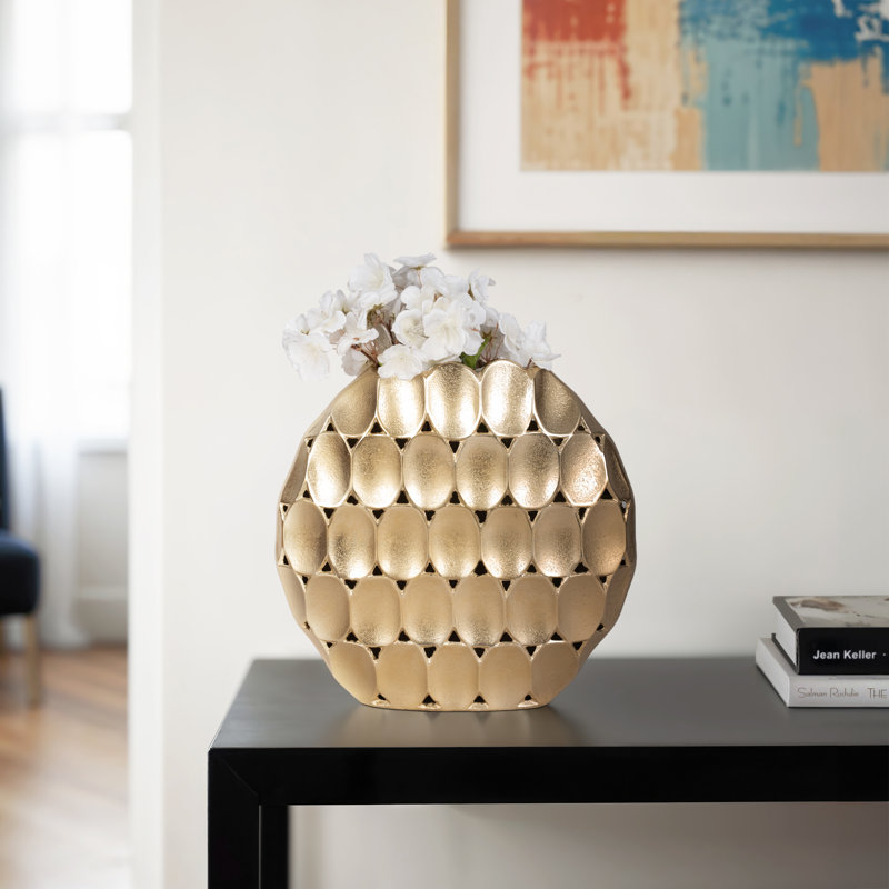 Vase ovale moderne en métal texturé, H 17 po x l 17 po x P 5 po, Bronze