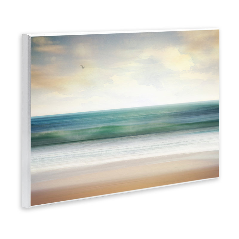 «Lone Seagull Over Beach» par Susan Arnot, H 13 po x l 19 po