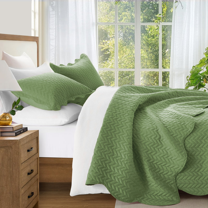 Embossed Microfiber Bedspread Set – All Seasoned Modern and Lightweight Bedding Set with Shams, Olive Green