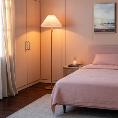 Lampe sur pied, finition couleur bois, abat-jour en tissu plissé, interrupteur à chaîne, lampe de lecture, base E26, éclairage classique moderne (bois, Oren)
