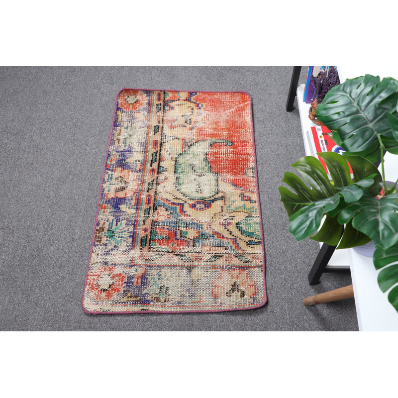 Petit tapis rouge en laine fabriqué à la main de style turc rétro parfait pour le tapis d'entrée de salle de bain avec motif Oushak délavé et motifs complexes pour la décoration intérieure