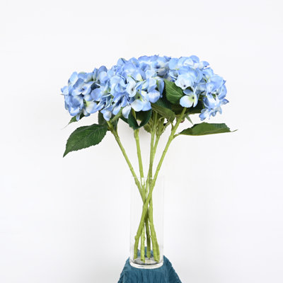 Arrangement floral d'hortensia artificiel printemps-été dans un vase, branches de verdure, jets de fleurs à longue tige avec de l'eau artificielle pour les centres de table de salle à manger, décoration de fête de mariage à l'intérieur