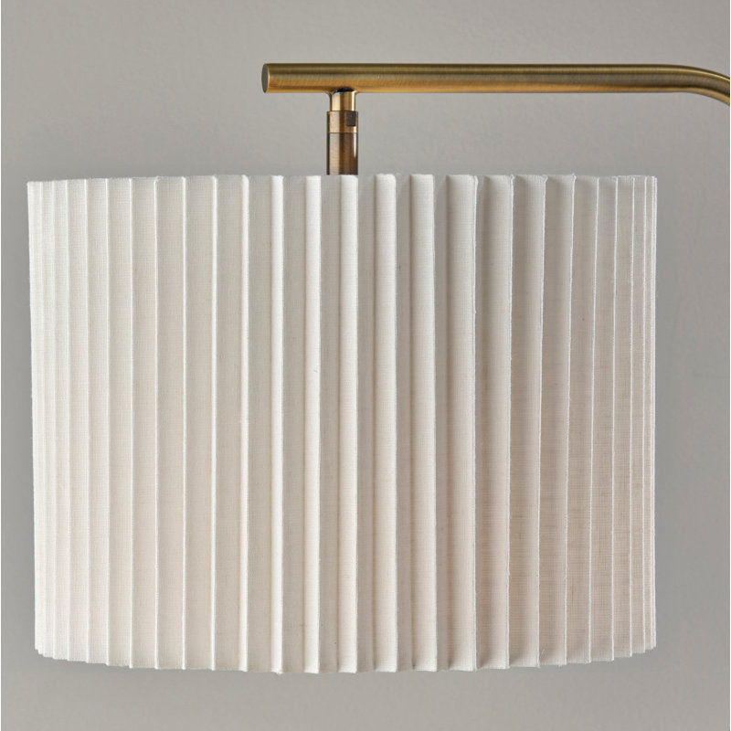 Lampe sur pied traditionnelle 60 po Bedivere, Laiton antique