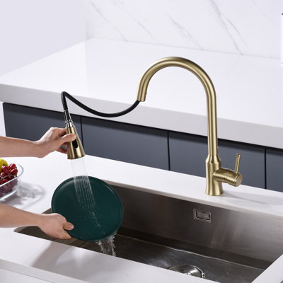 SUMERAIN Pull Down Kitchen Sink Faucet Single Handle Single Hole Lead Free