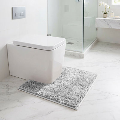 Tapis 100% polyester de la collection Better Trends Haven, tapis de toilette en forme de U, envers TPR antidérapant, 20 po x 20 po, doux, absorbant et à séchage rapide, argent