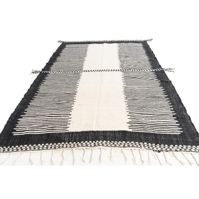 Tapis noir et blanc Mosser