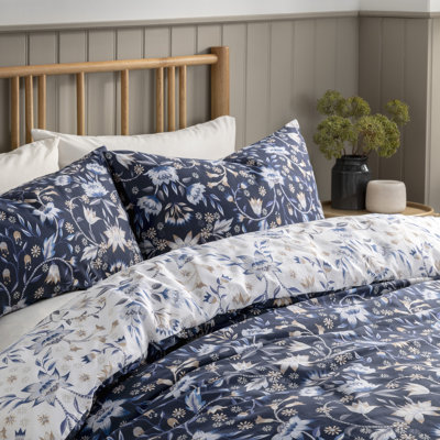 Copenhaver Polyester Floral Duvet Cover Set with Pillowcases Included