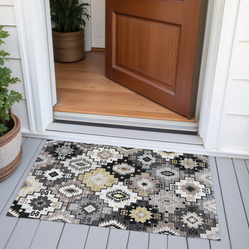 Tapis noir intérieur / extérieur lavable à la machine Xhevrie, Rectangle 1 pi 8 po x 2 pi 6 po