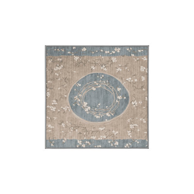 Tapis gris soyeux et moelleux