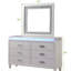 Commode blanc laiteux