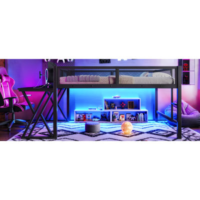 Lit mezzanine pleine grandeur avec bureau avec pieds en forme de X, lumières DEL, ports USB, escalier et garde-corps en maille - Structure en métal noir, lit surélevé peu encombrant pour les dortoirs, les chambres et les salles de jeux