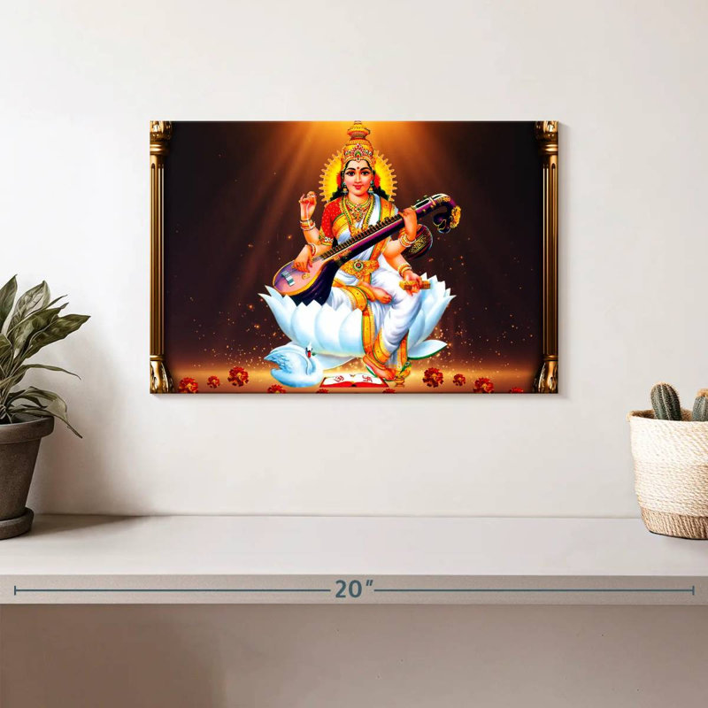 Adella Saraswati avec instrument, H 8 po x l 12 po