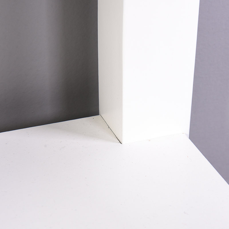 Table de bout de salon blanche - ajoute une touche de rangement chic et polyvalente à votre salle de bain