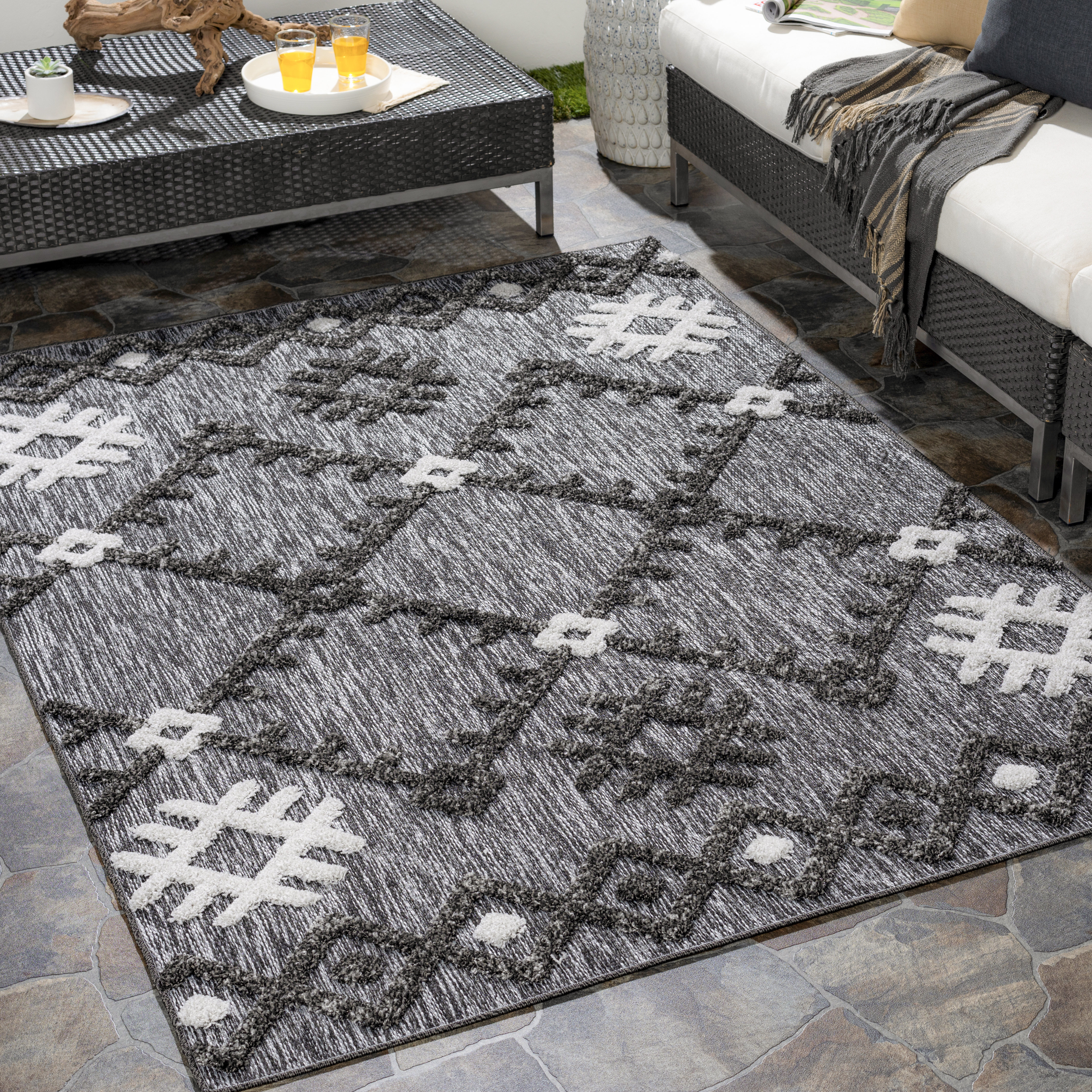 Heirz Multi Rug Foundry Select Hertz Geometric Charcoal/Black/White Indoor / Outdoor ...
