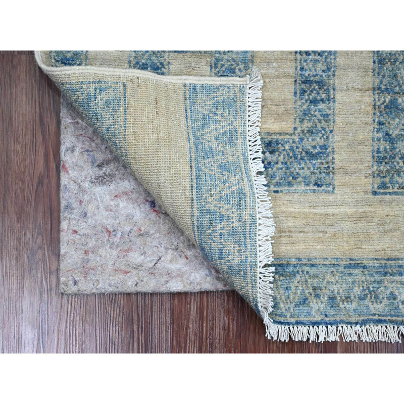 Tapis Carolina 2 pi x 3 pi 1 po avec motif ivoire et géométrique, influence berbère, tissage dense, laine de haute montagne, tapis oriental noué à la main, mat, échantillon