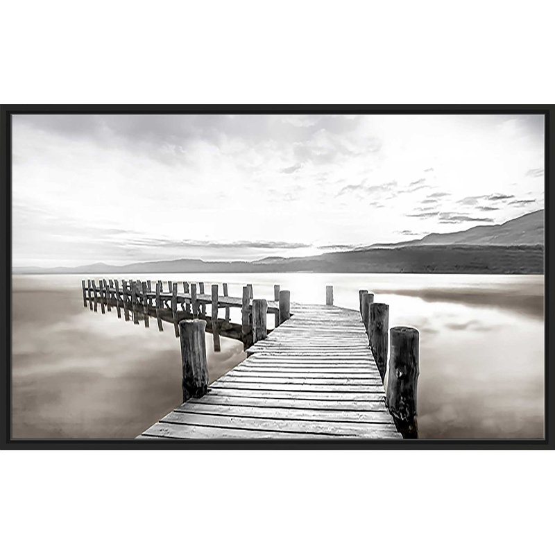 Misty Morning Dock par Mike Calascibetta - photographie, H 31,5 po x l 51,5 po x P 2 po, Cadre flottant noir