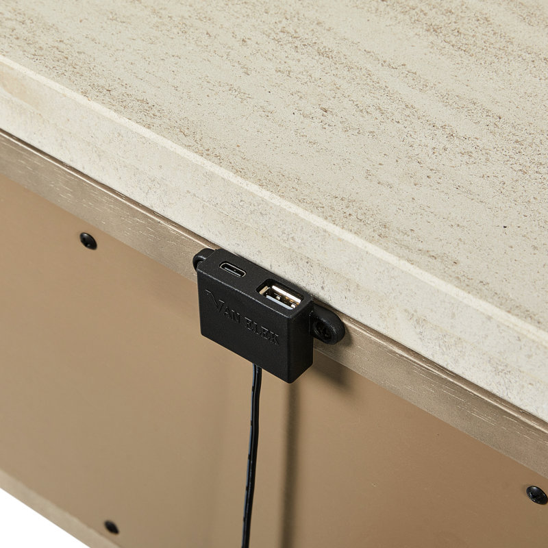 Table de chevet avec deux tiroirs, placage de chêne, plateau en pierre beige lisse, tablette ouverte pour les décorations, fond doublé de feutre, dispositifs de charge intégrés, bois massif à fermeture en douceur +, profondeur de 16,83 po,