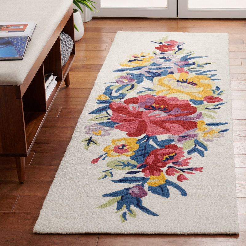 Chelsea Hand Tufted Wool/Cotton Floral Rug in Ivory/Rose, Runner 2'3" x 8'