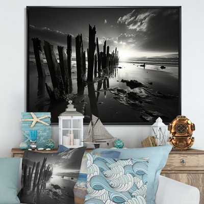 " Black And White Beach Scenery "
