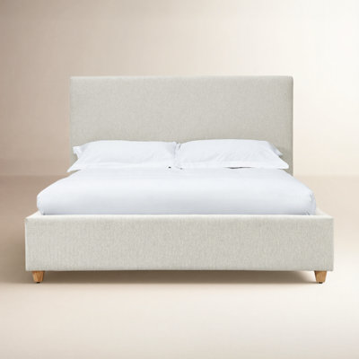 Meduse Corrinne Upholstered Bed