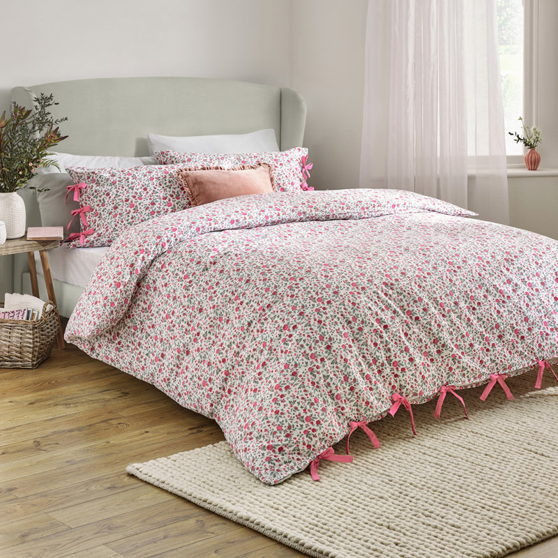 Hannah Floral Duvet Cover Set with Pillowcases Included, SuperKing Duvet Cover Set + 2 Standard Pillowcases, Pink