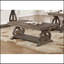 Table basse française française avec finition chêne foncé, base à volutes et amp; Tablette inférieure pour le salon