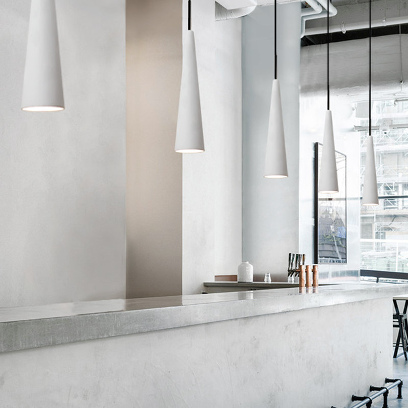 Luminaire suspendu conique à 1 lumière Kiaan, Bisque