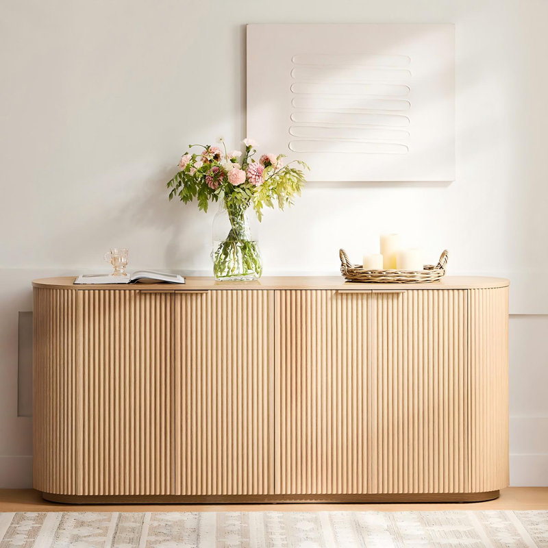  Buffet cannelé moderne 70 po avec bord incurvé et portes à fermeture en douceur, Chêne