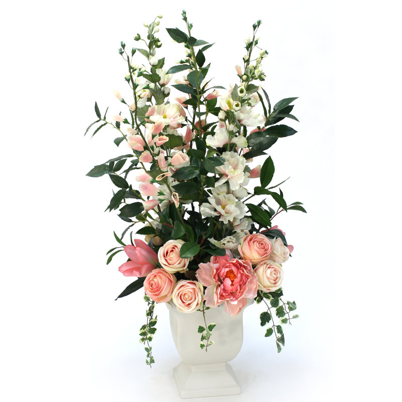 Arrangement de fausses fleurs dans un pot