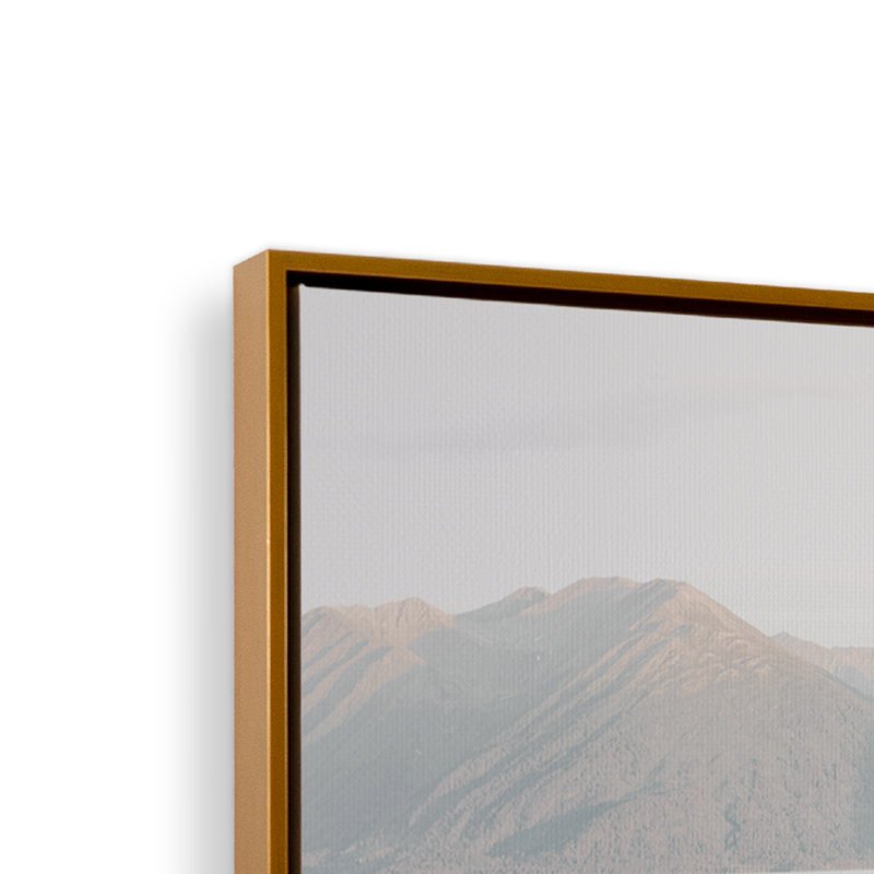 «Solitude Serenade» sur toile par Krista Mosakowski, Cadre flottant or poli, H 14 po x l 20 po