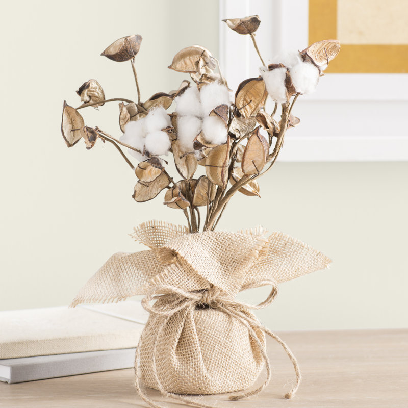 Arrangement floral en coton naturel