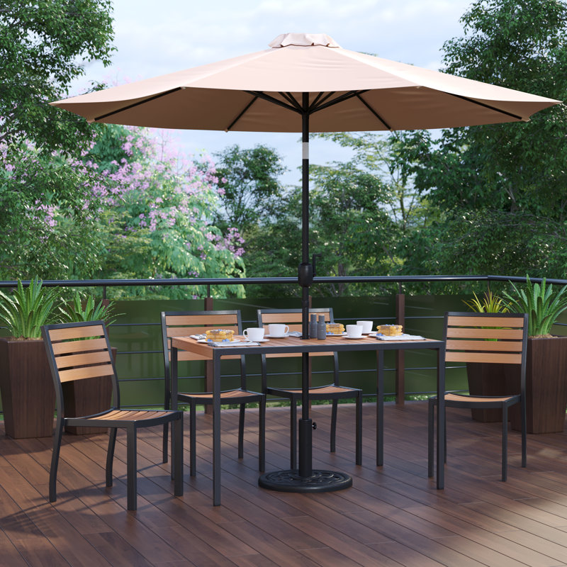 Table carrée en acier avec 4 chaises empilables en teck Agit, Parasol brun clair, Oui