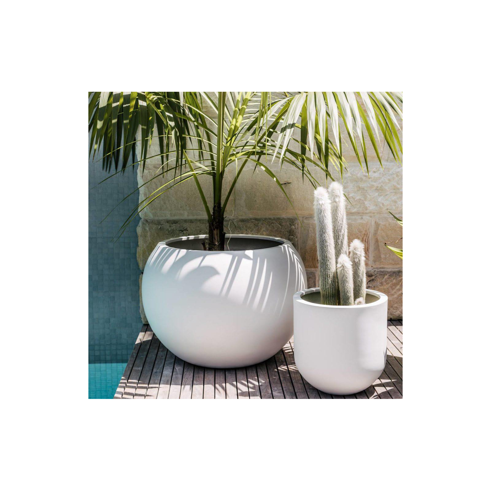 Dorlis Fiberstone Pot Planter, 17" H x 21" W x 21" D, White