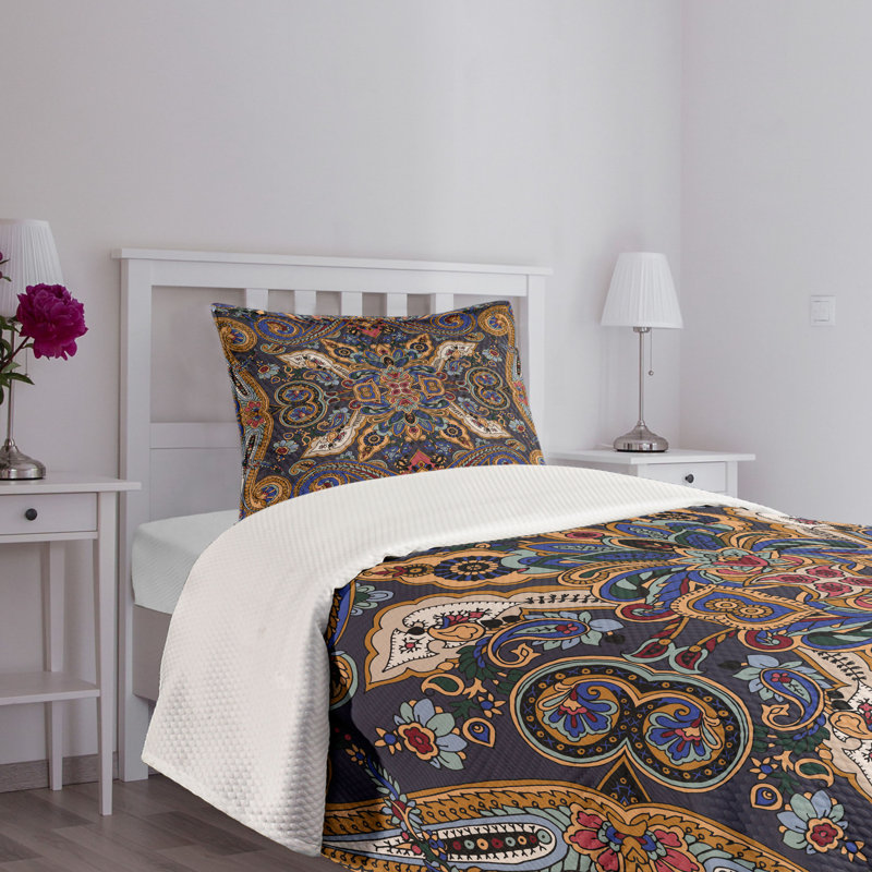 Twin White and Multicolor Quilted Bedspread Set