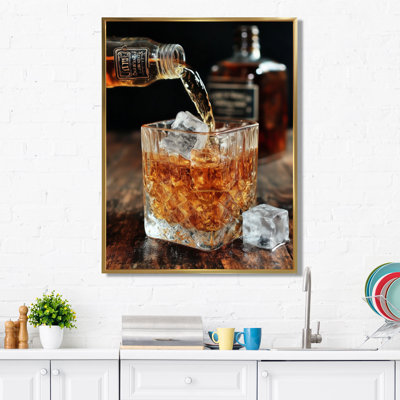 «Glass Of Whiskey», impression sur toile jaune