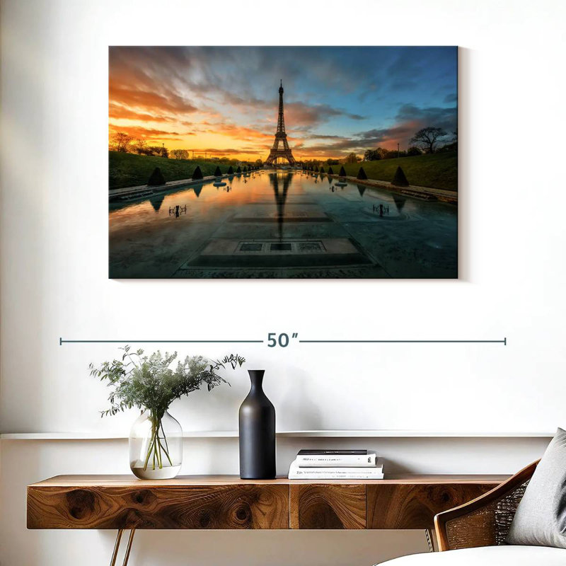 Lilie, reflet de la tour Eiffel, H 26 po x l 39 po