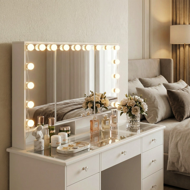 Coiffeuse de maquillage H 53,6 po avec miroir à trois volets lumineux et 9 tiroirs Angrand