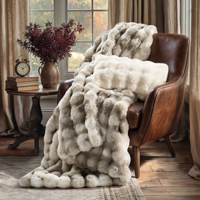 Double-Sided Bubble Faux Fur Throw Blanket
