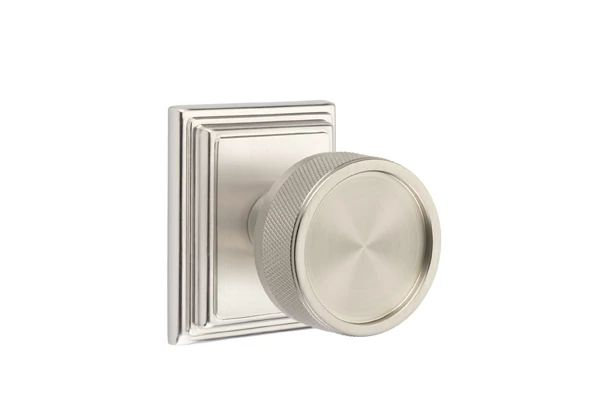 Mortaise intérieure Emtek Select avec rosette Wilshire et tige conique, poignée moletée (LH), Nickel satiné