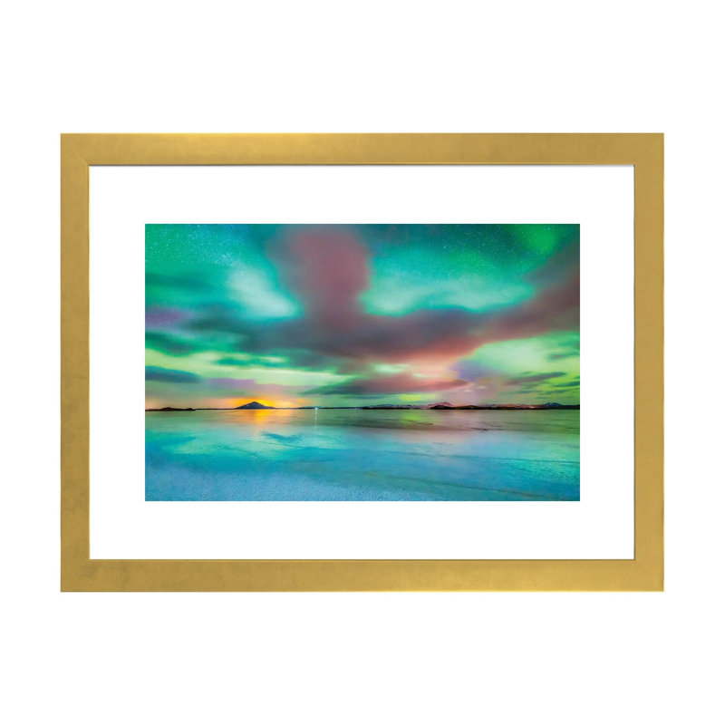 Impression sur toile, "Aurora Borealis, Lake Myvatn, Iceland", H 16 po x l 24 po x P 1 po, Papier encadré doré, Blanc