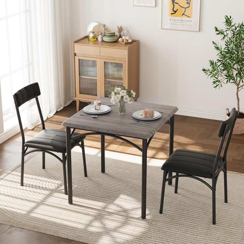 Ensemble de table de salle à manger 3 pièces pour 2 personnes, table de cuisine carrée peu encombrante avec 2 chaises rembourrées, structure en métal et panneau de fibres à densité moyenne à grain de bois, capacité de 150 livres, pour petit studio d'appartement, gris ciment