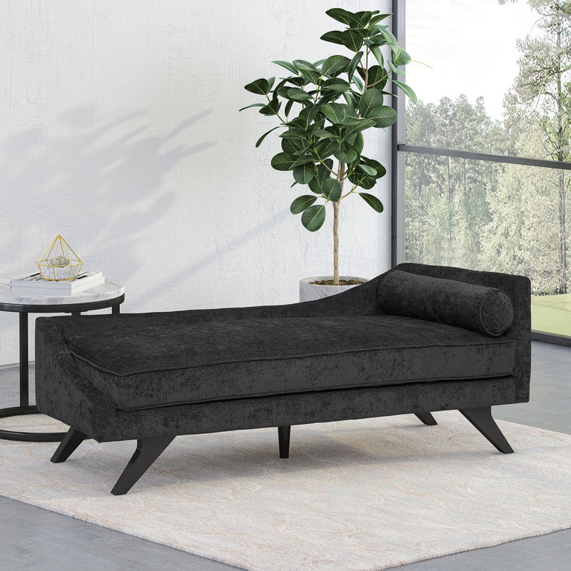 CHAISE LUNGE