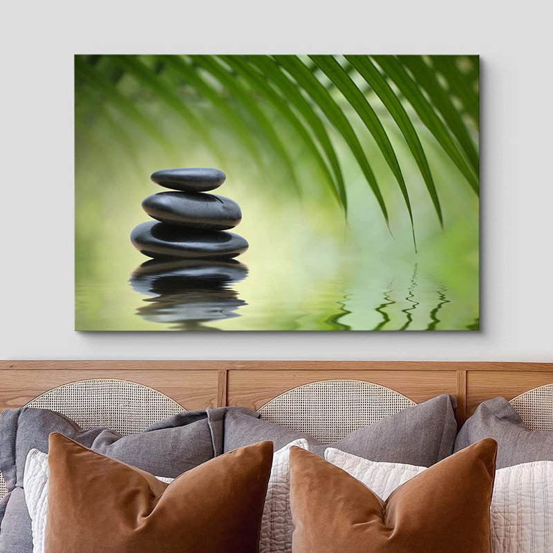 «Zen Stones Rocks on a Serene Lake Under a Palm Tree», reproduction de photo sur toile tendue, H 12 po x l 18 po x 1,5 po