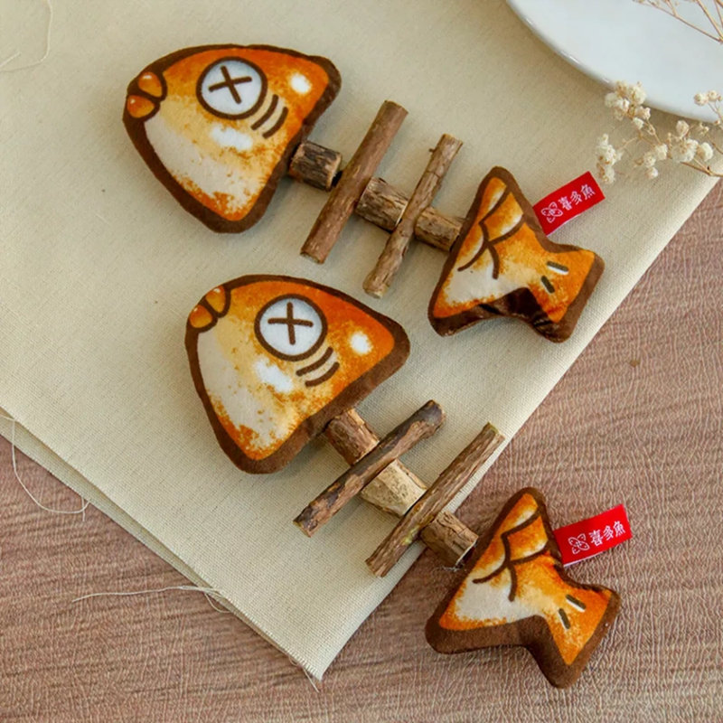 2 x jouets pour chat en bois